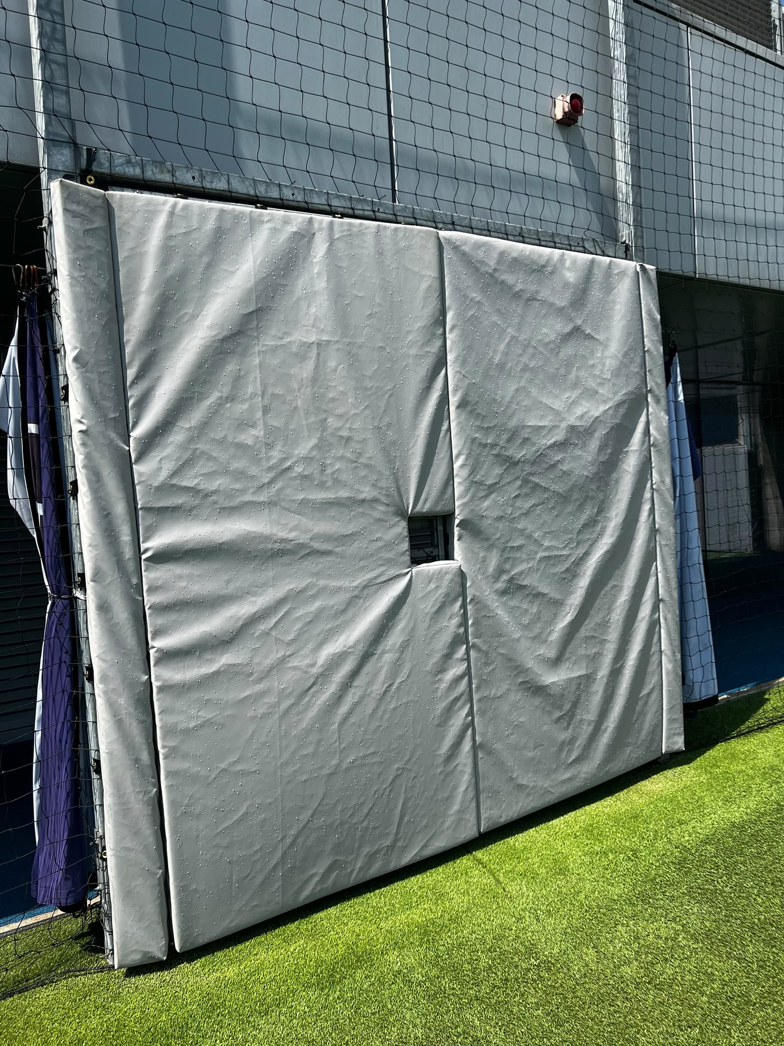 Made-to-measure protective padding within a sports training facility